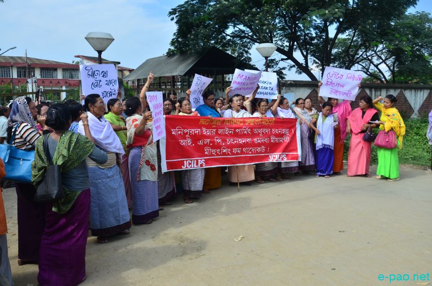 ILP :  JCILPS Women Wing volunteers staged demonstration at DC office complex, Lamphelpat :: May 04 2016
