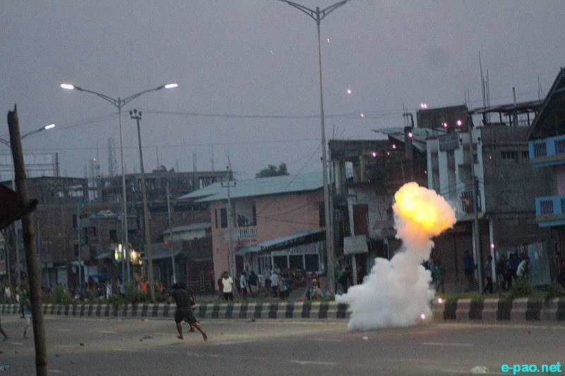 ILP : Protestors including School Students protest and clash with Police at  Kwakeithel  :: 31 May 2016