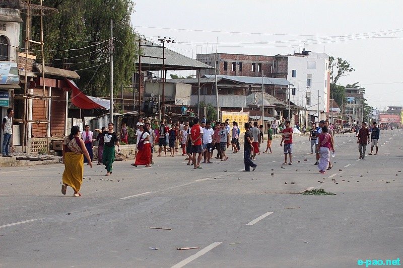 ILP : Protestors including School Students protest and clash with Police at  Kwakeithel  :: 31 May 2016