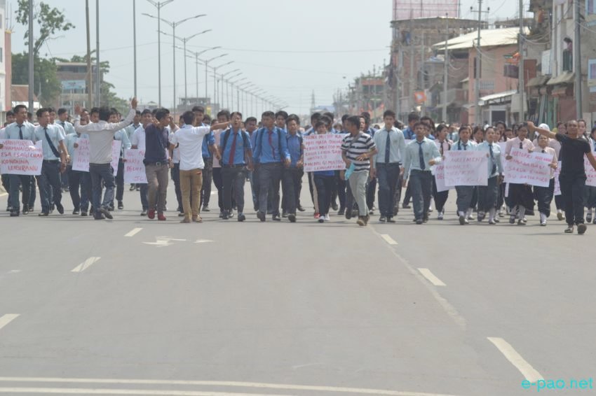 ILP :  Students and bandh supporters/ pro-ILPS protesters  at Kwakeithel area of Tidim Road :: 28 May 2016