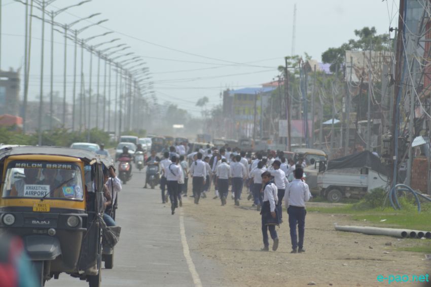 ILP :  Students and bandh supporters/ pro-ILPS protesters  at Kwakeithel area of Tidim Road :: 28 May 2016