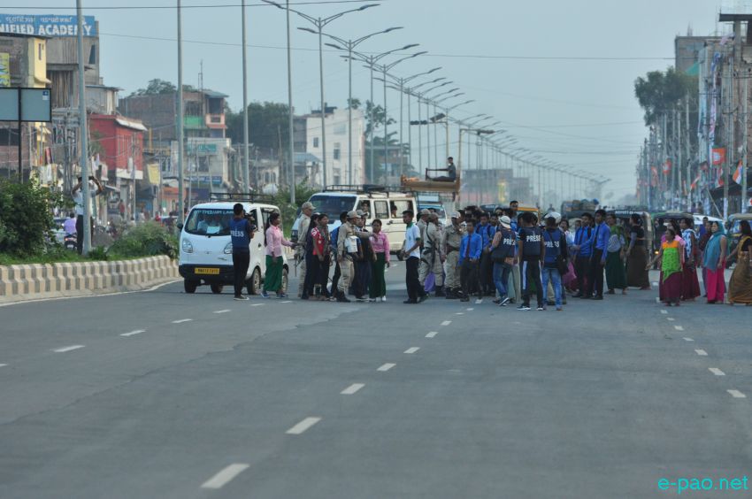 ILP : School Students and women folks protest at  Tidim Road, Keishampat, Moirangkhom :: 30 May 2016