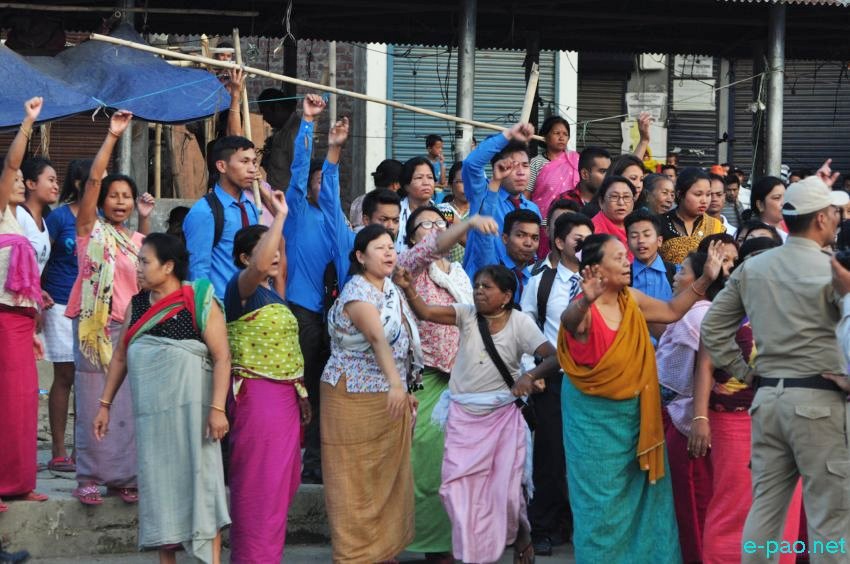 ILP : School Students and women folks protest at  Tidim Road, Keishampat, Moirangkhom :: 30 May 2016   