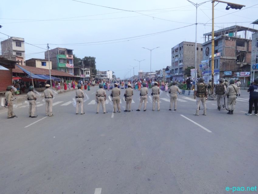 ILP : School Students and women folks protest at  Tidim Road, Keishampat, Moirangkhom :: 30 May 2016