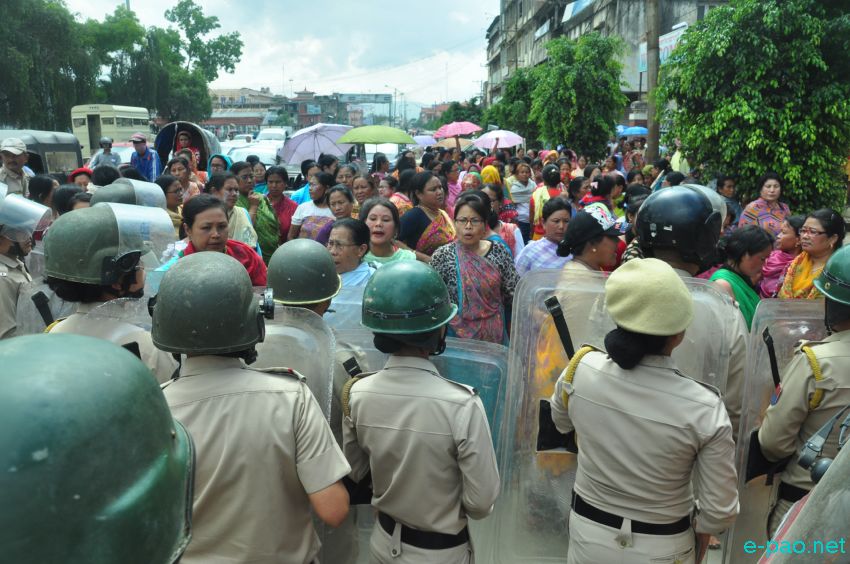 ILP : Women and Student Protest clash with Police :: May 25 2016