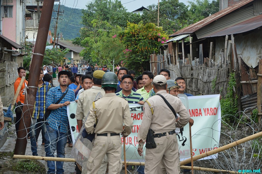 ILP :  JCILPS Students' Wing and Police clash at Thangmeiband near Assembly :: 5 September, 2016
