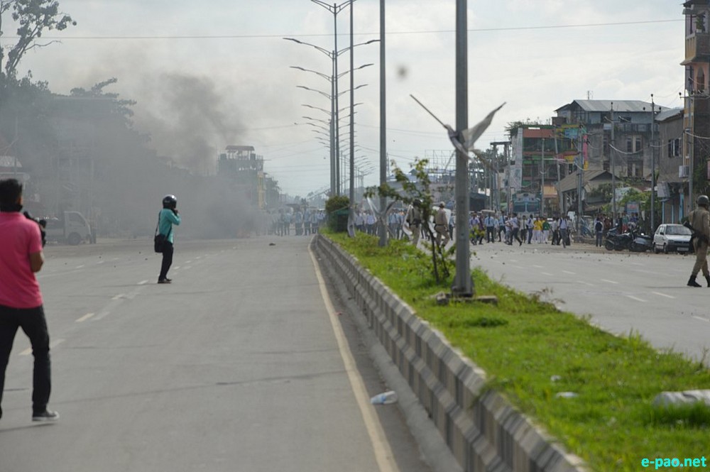 ILP :  Students clash with Police at Kwakeithel junction  :: September 10 2016