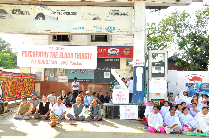 Sit-in-protest against bomb blast at Moirangkhom Yaiskhul :: 30 October 2013
