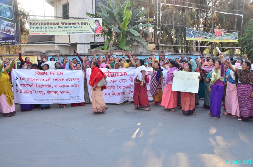 Women vendors, shopkeepers sit-in-protests  against IED blast at temporary women market site :: 12th March 2015