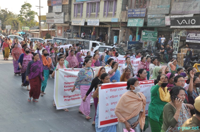 Women vendors and shopkeepers organised rally against IED blast :: 12 March 2015