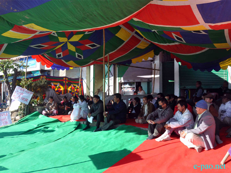Sit in Protest at New Checkon and Keishamthong Keithel, Imphal regarding Momoko incident :: 31 December  2012