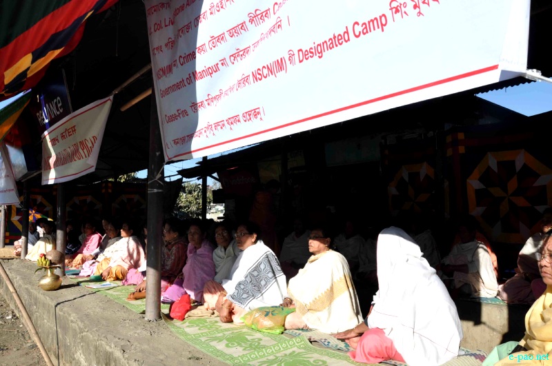 Sit in Protest at New Checkon and Keishamthong Keithel, Imphal regarding Momoko incident :: 31 December  2012