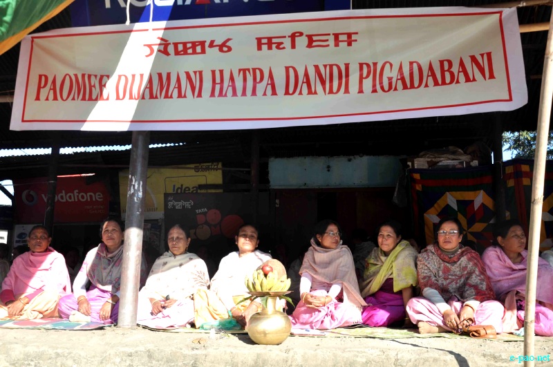 Sit in Protest at New Checkon and Keishamthong Keithel, Imphal regarding Momoko incident :: 31 December  2012