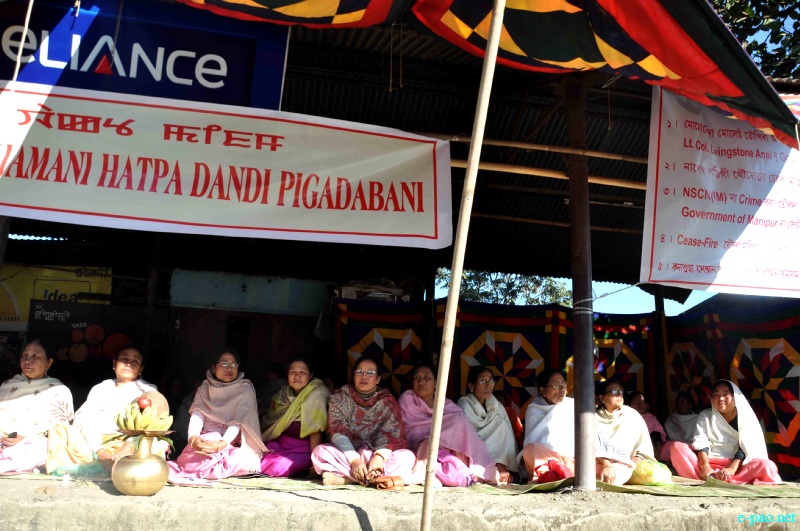 Sit in Protest at New Checkon and Keishamthong Keithel, Imphal regarding Momoko incident :: 31 December  2012