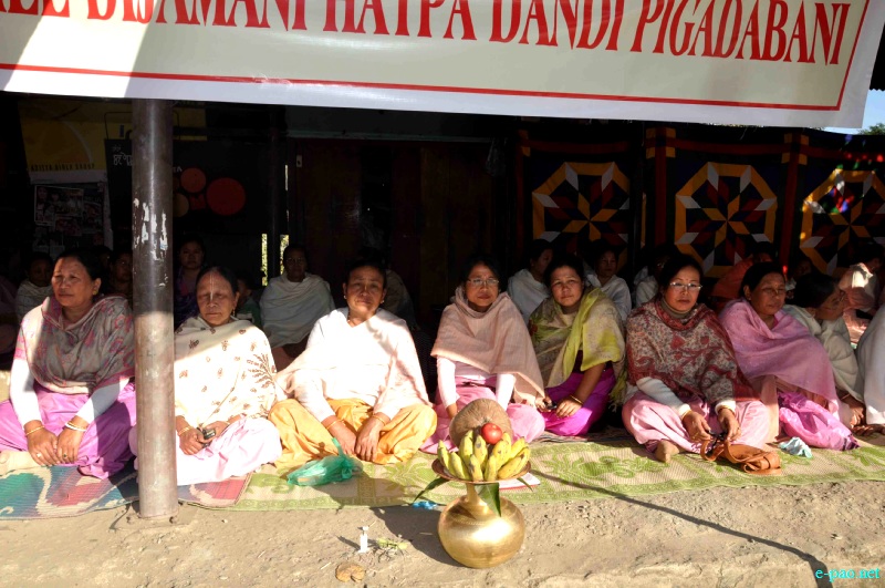 Sit in Protest at New Checkon and Keishamthong Keithel, Imphal regarding Momoko incident :: 31 December  2012