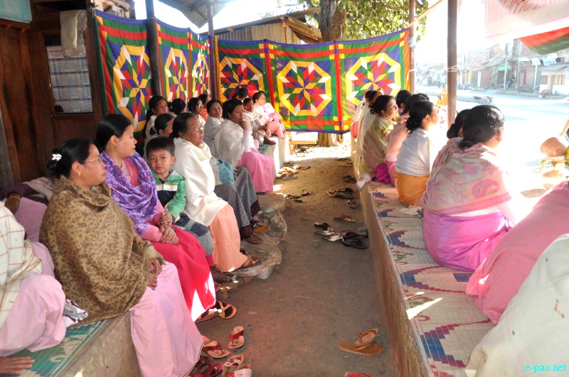 Sit in Protest at New Checkon and Keishamthong Keithel, Imphal regarding Momoko incident :: 31 December  2012