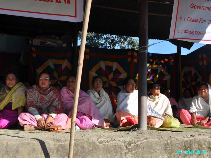 Sit in Protest at New Checkon and Keishamthong Keithel, Imphal regarding Momoko incident :: 31 December  2012