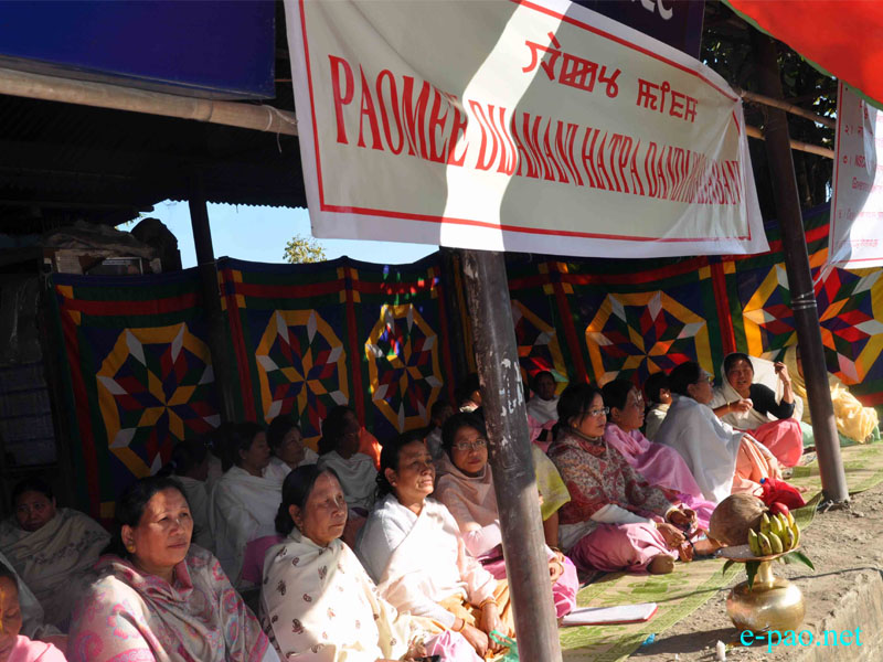 Sit in Protest at New Checkon and Keishamthong Keithel, Imphal regarding Momoko incident :: 31 December  2012