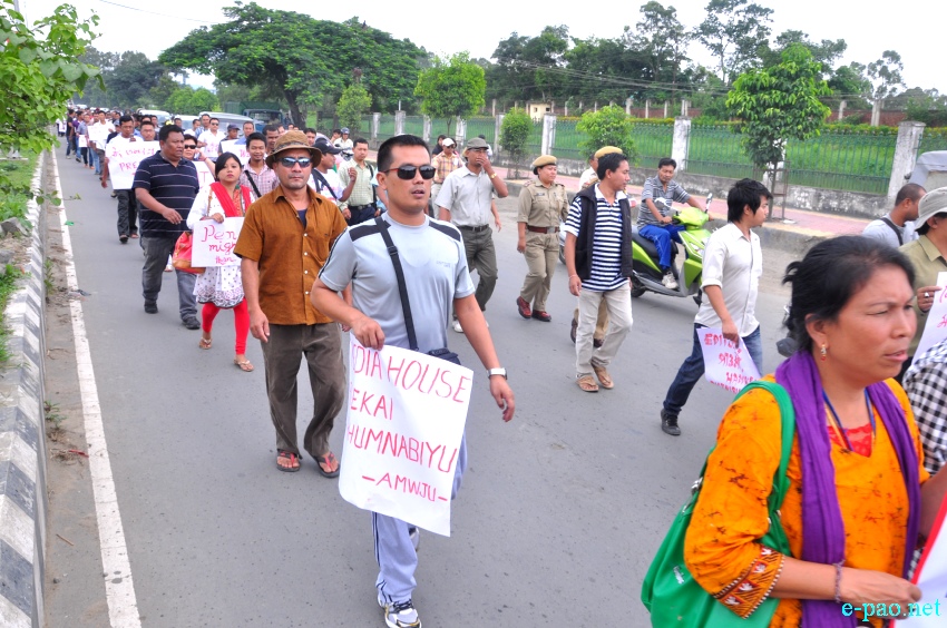 Journalists' silent rally in protest against intimidation to media fraternity by a militant group :: 02 September 2013