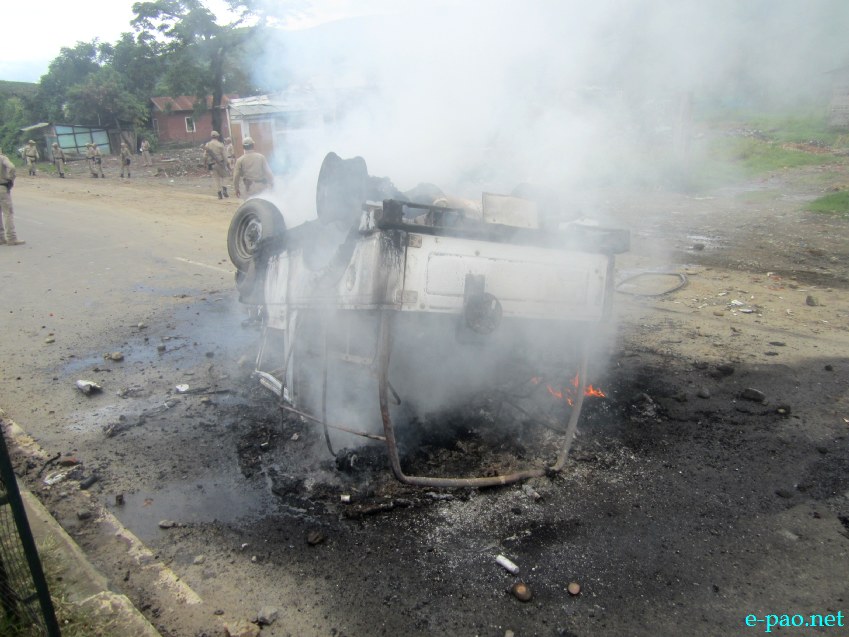 Govt officials for land measurement faced violent resistance at Mantripukhri :: July 22, 2013