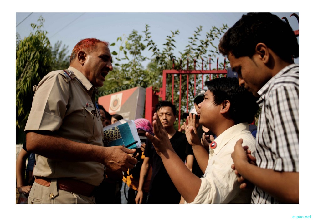 Protest at Malviya Nagar Police Station, New Delhi on Mysterious death of Reingamphy Awungshi  :: May 31 2013