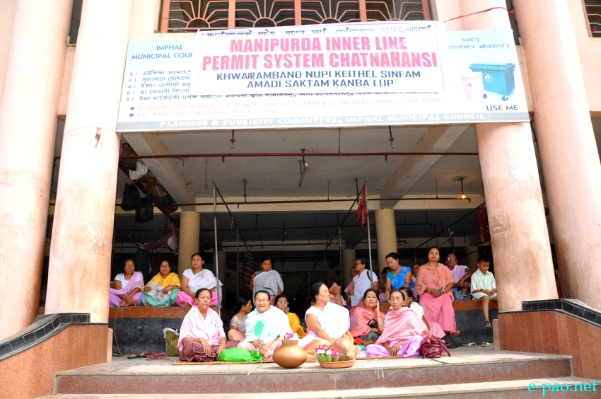 Sit-in-protest at Khwairamband Keithel for the introduction of Inner Line permit system in Manipur :: 09 June 2013