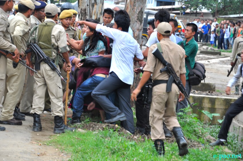 Students clash with Police while demanding Inner Line Permit System in Manipur :: 27 June 2013