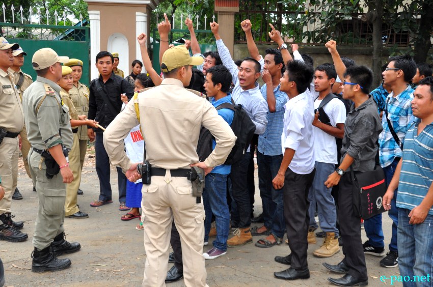 Students clash with Police while demanding Inner Line Permit System in Manipur :: 27 June 2013