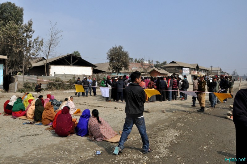 Road Block at NH-37 from Waheng Leikai to Oriental College, Imphal due to non-development of road :: January 8 2013