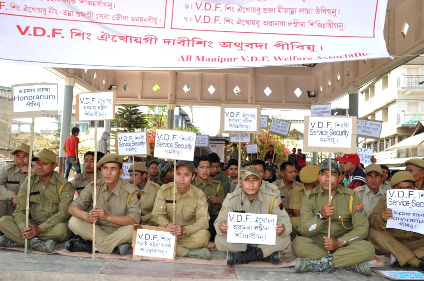 Sit-in-protest by All Manipur VDF Welfare Association held at Keishampat Junction :: February 26 2013