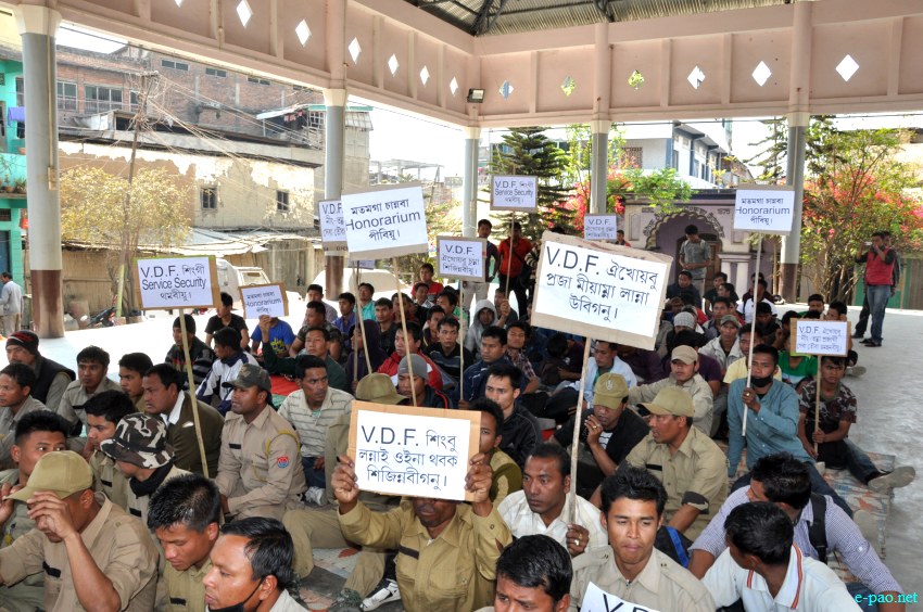 Sit-in-protest by All Manipur VDF Welfare Association held at Keishampat Junction :: February 26 2013