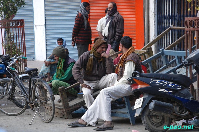 Non-local traders down shutters as 'Curfew' on non-locals was enforced by  JSCC :: February 11, 2014