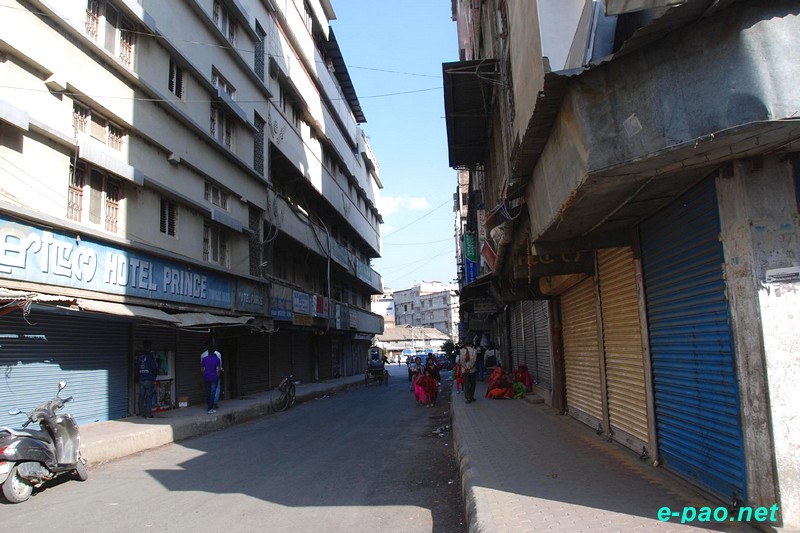 Non-local traders down shutters as 'Curfew' on non-locals was enforced by  JSCC :: February 11, 2014