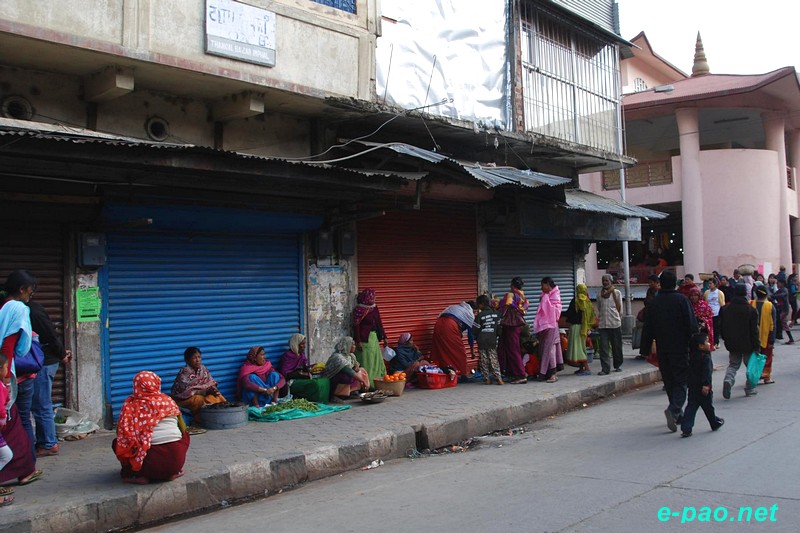 Non-local traders down shutters as 'Curfew' on non-locals was enforced by  JSCC :: February 11, 2014