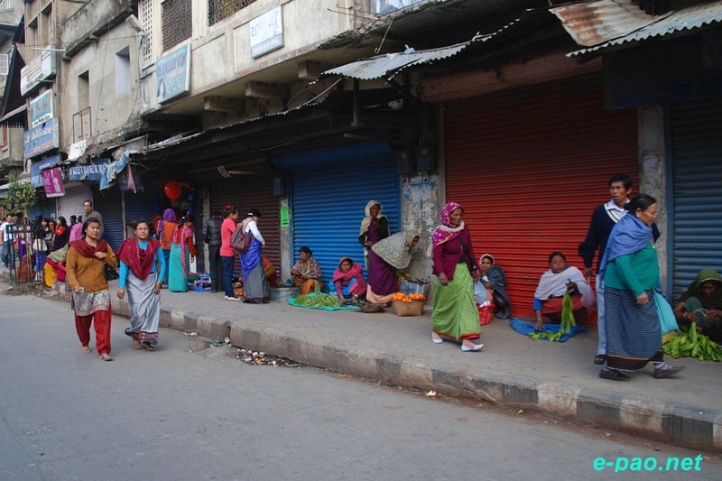 Non-local traders down shutters as 'Curfew' on non-locals was enforced by  JSCC :: February 11, 2014