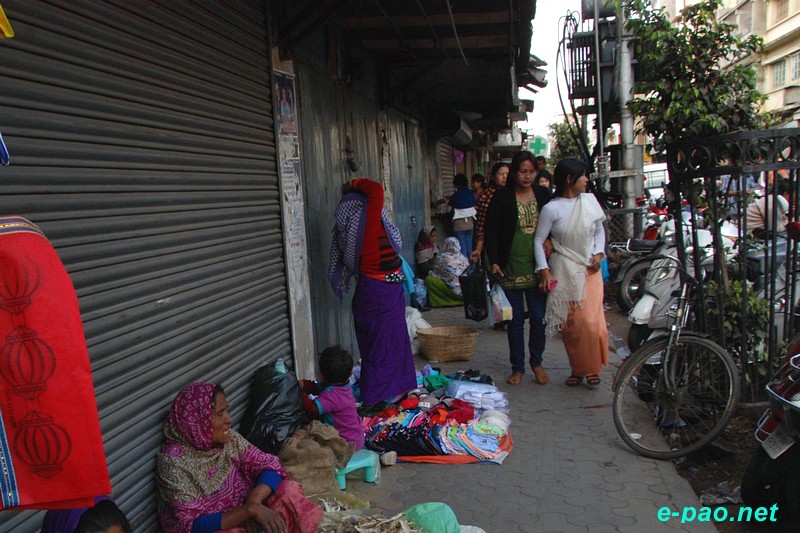 Non-local traders down shutters as 'Curfew' on non-locals was enforced by  JSCC :: February 11, 2014