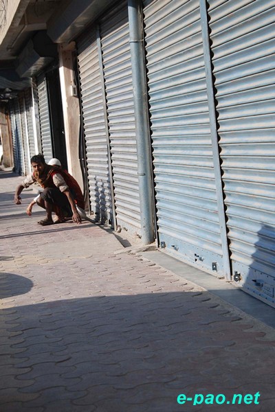 Non-local traders down shutters as 'Curfew' on non-locals was enforced by  JSCC :: February 11, 2014