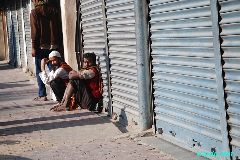Non-local traders down shutters as 'Curfew' on non-locals was enforced by  JSCC :: February 11, 2014
