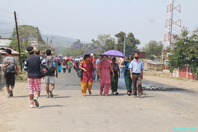 NH-2 - Highway blockade at Kanglatongbi after a 13 Year old girl was allegedly raped by 65 year old man  :: 20 April 2014