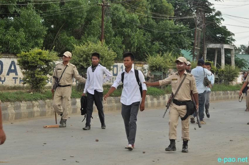 Students and police clash at DM College  demanding for implementation of Inner Line Permit  :: July 24 2014