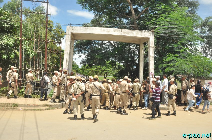 Students and police clash at DM College  demanding for implementation of Inner Line Permit  :: July 24 2014