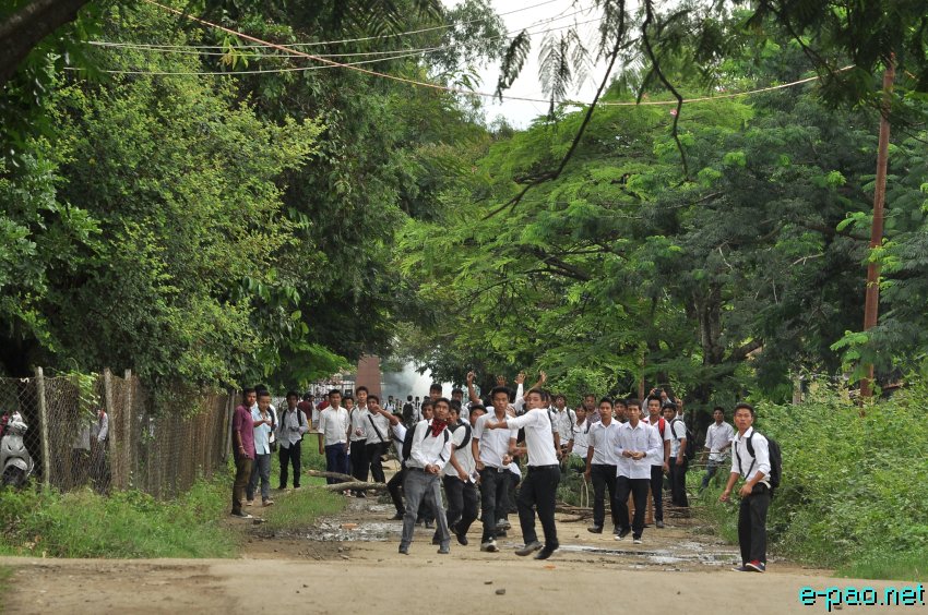 Students and police clash at DM College  demanding for implementation of Inner Line Permit  :: July 24 2014