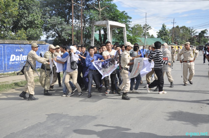 DM college Students and police clash in Inner Line Permit protest  :: July 25 2014