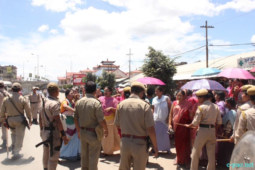 Ima Keithel women vendors demanding for implementation of Inner Line Permit  :: July 25 2014