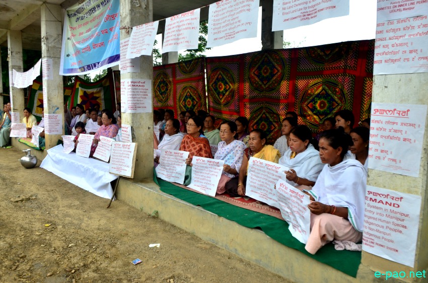 Sit in protest for Introduction of Inner Line Permit System at Khurai Kongpal Thongkhong Tinsid Road :: 10 July 2014