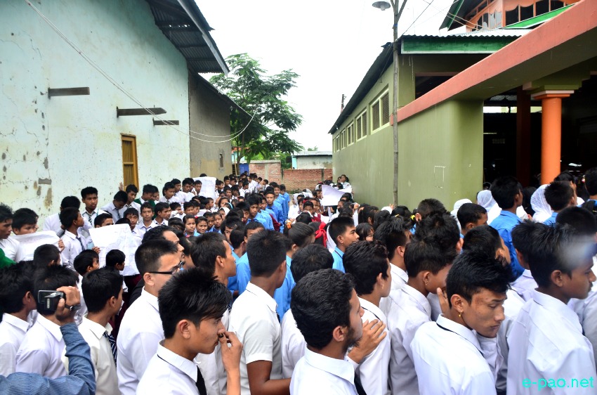Students at Samurou, Mayang Imphal and Canchipur  demanding for implementation of Inner Line Permit  :: 23 July 2014