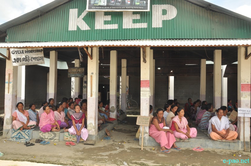 Sit in protest at Wangkhei Angom leikai demanding implementation of Inner Line Permit System :: July 28 2014