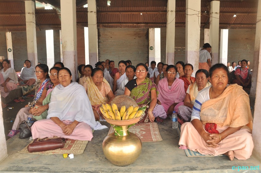 Sit in protest at Wangkhei Angom leikai  demanding implementation of Inner Line Permit System :: July 28 2014