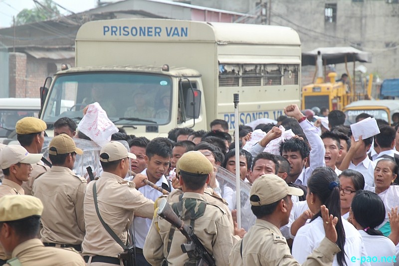 Students of Imphal College rally at Tiddim Road, Kwakeithel  Imphal :: 07 August 2014
