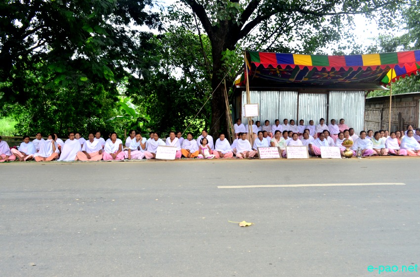 Joint sit in protest of student and meira paibees  at various places in Imphal :: August 11  2014